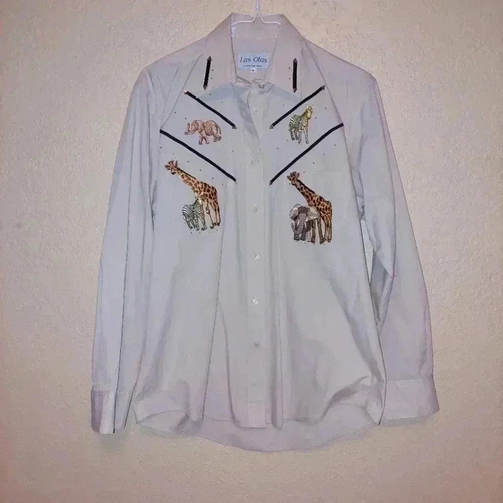 Las Olas Women's Long Sleeve African animals Safari Tan Shirt Size: Small